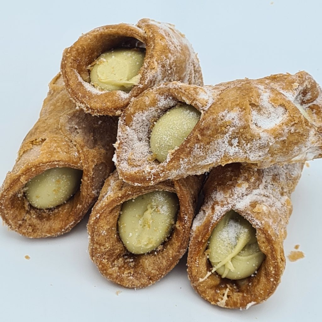 cannoli met pistache creme vulling